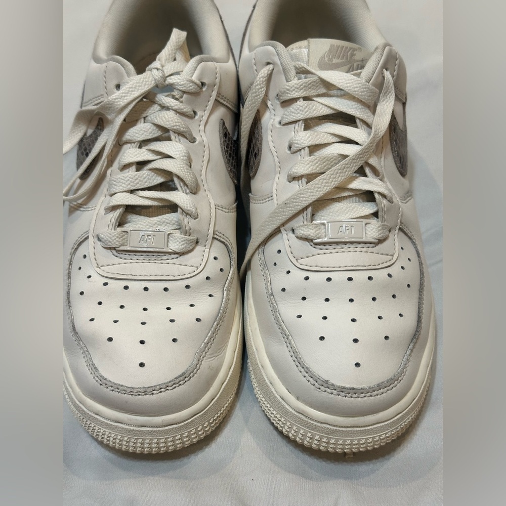 Nike Women's Air Force 1 '07 "Snakeskin Phantom/Iron Ore - Picture 11 of 15